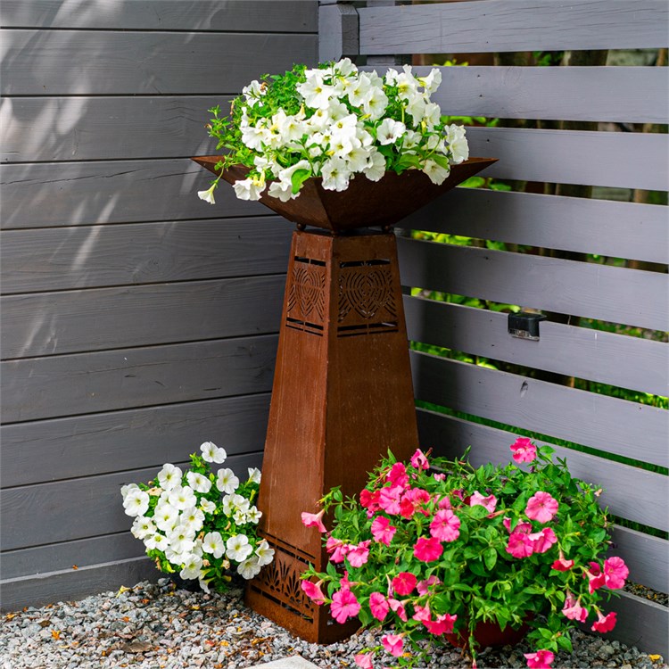 вазон для декора в саду