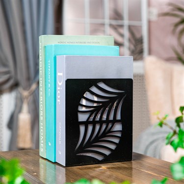 {{photo.Alt || photo.Description || 'Ограничитель металлический для книг на полке'}}