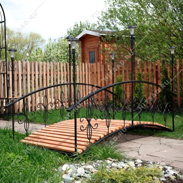 {{photo.Alt || photo.Description || 'Декоративный разборный мостик с фонарями 860-041R металл и ДПК'}}