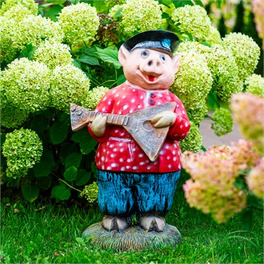 {{photo.Alt || photo.Description || 'Поросенок с балалайкой U08352 стеклопластик h=75 см'}}
