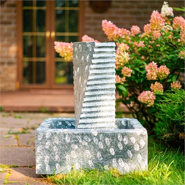 {{photo.Alt || photo.Description || 'Фонтан для сада из стеклопластика U09209 высота 62 см'}}