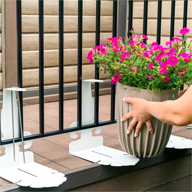 {{photo.Alt || photo.Description || 'Держатель для цветочных горшков на перила 150-130 металл'}}