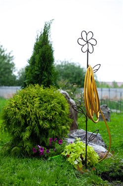 {{photo.Alt || photo.Description || 'Опора для садовых растений Цветок 57-087 высота 175 см'}}