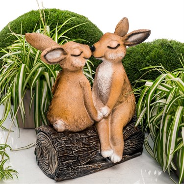 {{photo.Alt || photo.Description || 'Фигура Зайцы на дереве U09080'}}