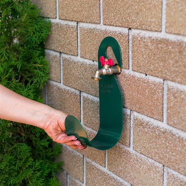 {{photo.Alt || photo.Description || 'Кронштейн для поливочного шланга на кран 802-033'}}