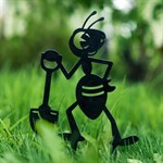 фигура металлическая муравей с лопатой