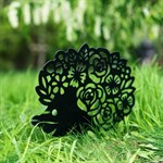 ёжик в саду