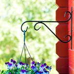 крепится к стене