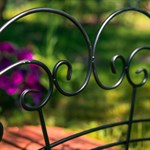 из металла и ДПК