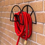 Кронштейн для поливочного шланга