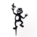 лягушка в саду