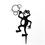 лягушка в саду