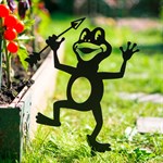 лягушка в саду