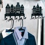 на стену в прихожую