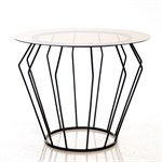 красивый столик со стеклом