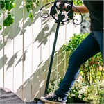 фиксируется в грунте