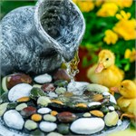 фонтан с ведром