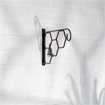 соты и пчела