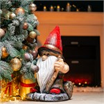 Фигура новогодняя декоративная Гном на пеньке F08404 полистоун h=55 см F08404 - фото 119203