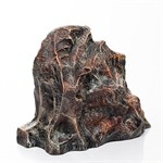 камень в саду