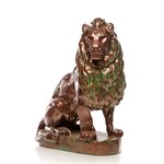 лев высотой 137 см