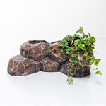 полукруглое садовое кашпо у стены  уличное