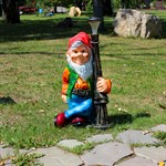 Садовый гном фонарь