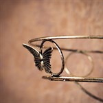 Подставка настенная Сердце кованая для трёх растений 15-003