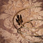 Подставка для цветов в доме