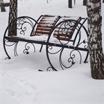 Кресло качалка зимнем саду