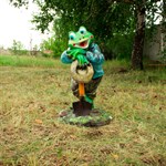 Фигура лягушка для сада