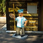 Фигура повар с пиццей