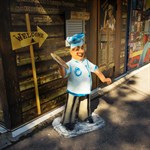 Повар с пиццей стеклопластик