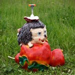 Ежик на яблоках поливалка для дачи