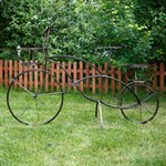 Кованый велосипед для цветов