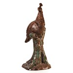 Садовая скульптура павлиниха