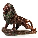 Бронзовая фигура льва