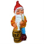 Садовая фигура Гном с бочкой