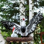 Гнездо с аистами садовая скульптура