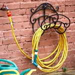 Держатель для поливочного шланга