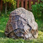 Декоративный камень на люк