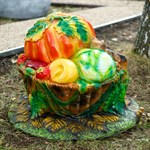 Садовая фигура - крышка люка