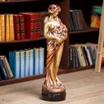 Скульптура девушки с цветами фото