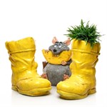 Фигура желтые сапоги