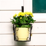 Настенная кованая подставка для цветов  Настенная кованая подставка для цветов