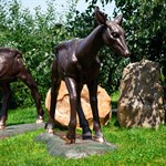 Садовая фигура олениха