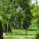 Пергола со скамейкой