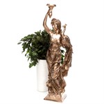 Скульптура девушка с павлином