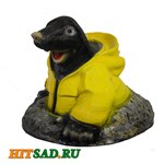 Крышка люка Крот в куртке