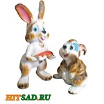 Садовая фигура Заяц с морковкой